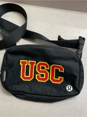 Lululemon USC Trojans Everywhere Belt Shoulder Waist Bag 1L Black Crossbody